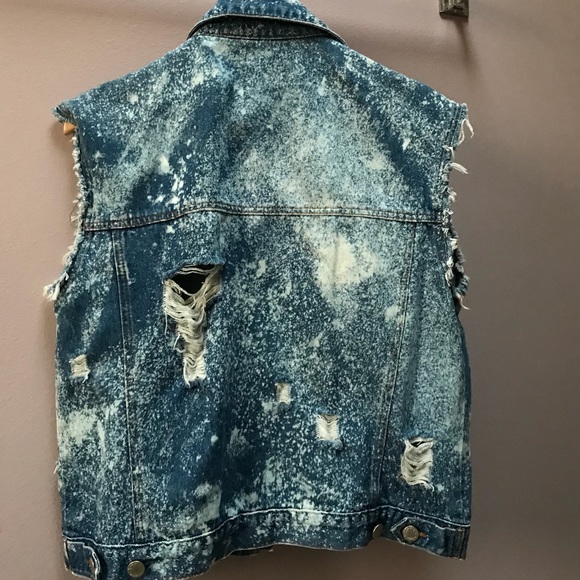 Adrienne Vittadini Petites Bleached Denim Vest - Picture 2 of 7